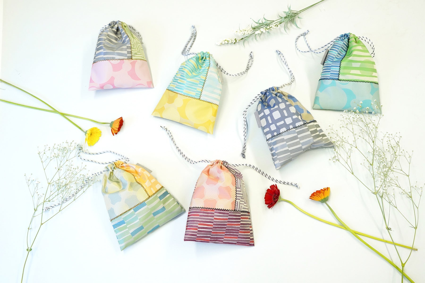 傘生地を組み合わせたポーチ