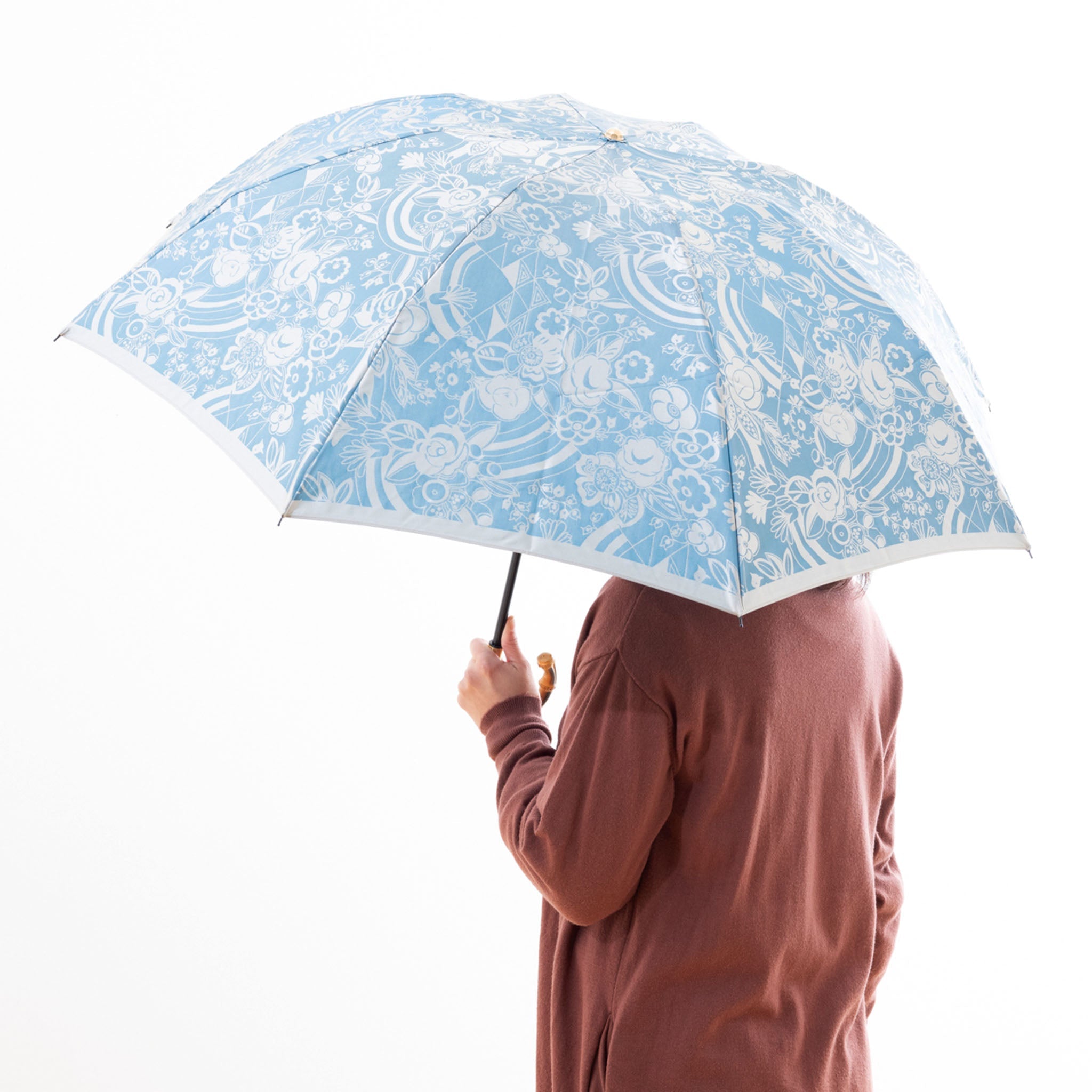 晴雨兼用 レディース kirie 更紗 レイクブルー 使用イメージ