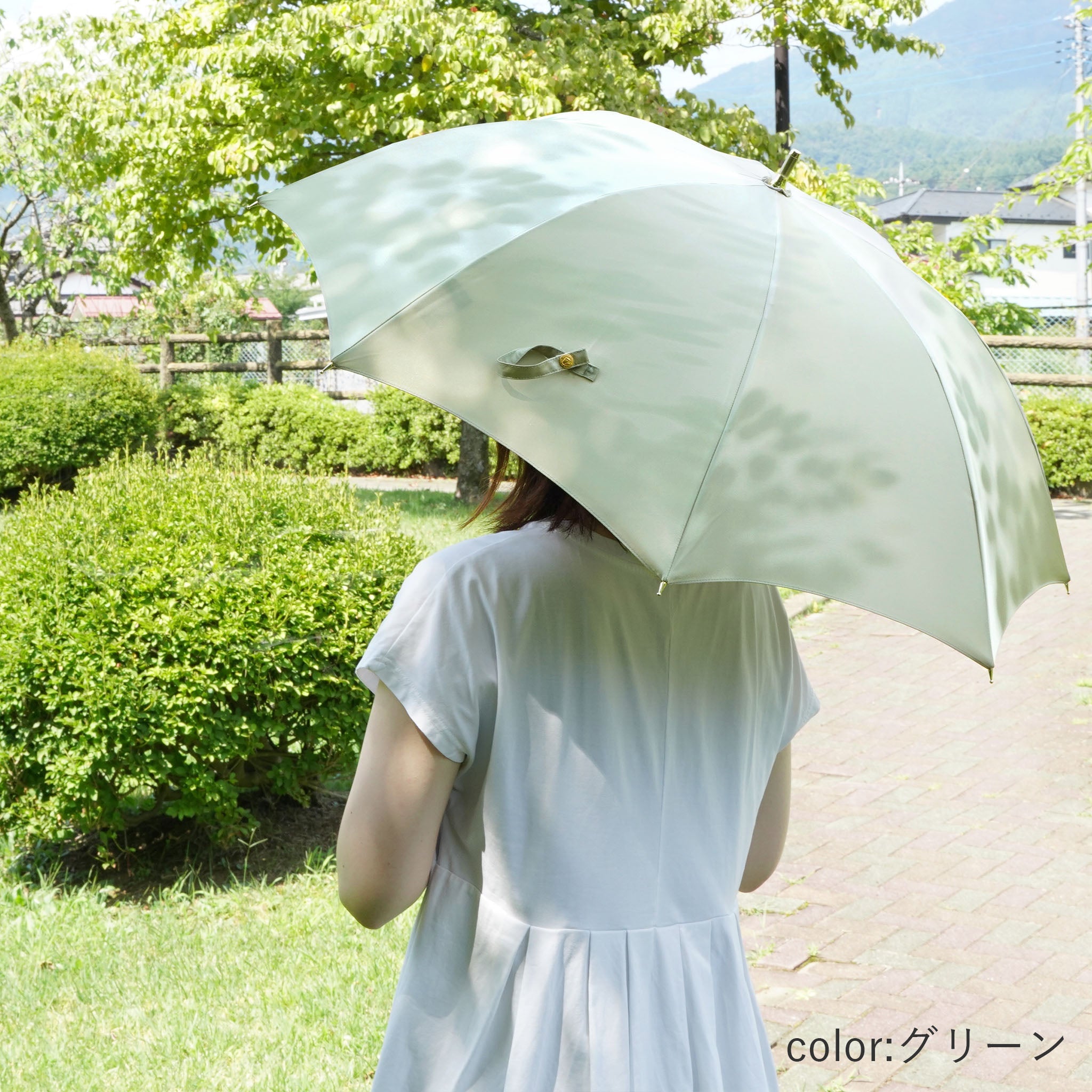 晴雨兼用 レディース こもれび ブナ スライドショート傘 使用イメージ