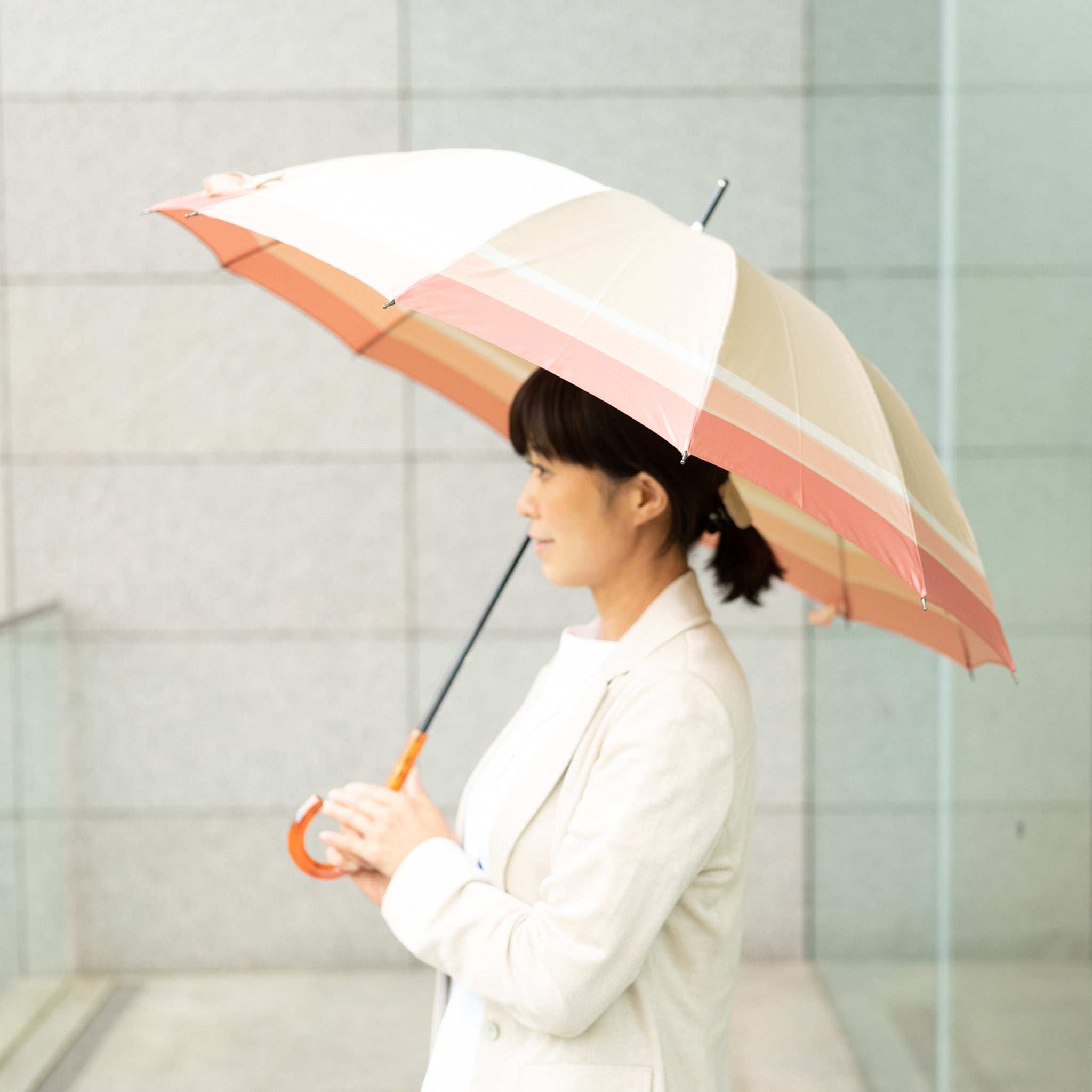 晴雨兼用 レディース SCENE ビッグボーダー ベージュ 長傘 サイズイメージ