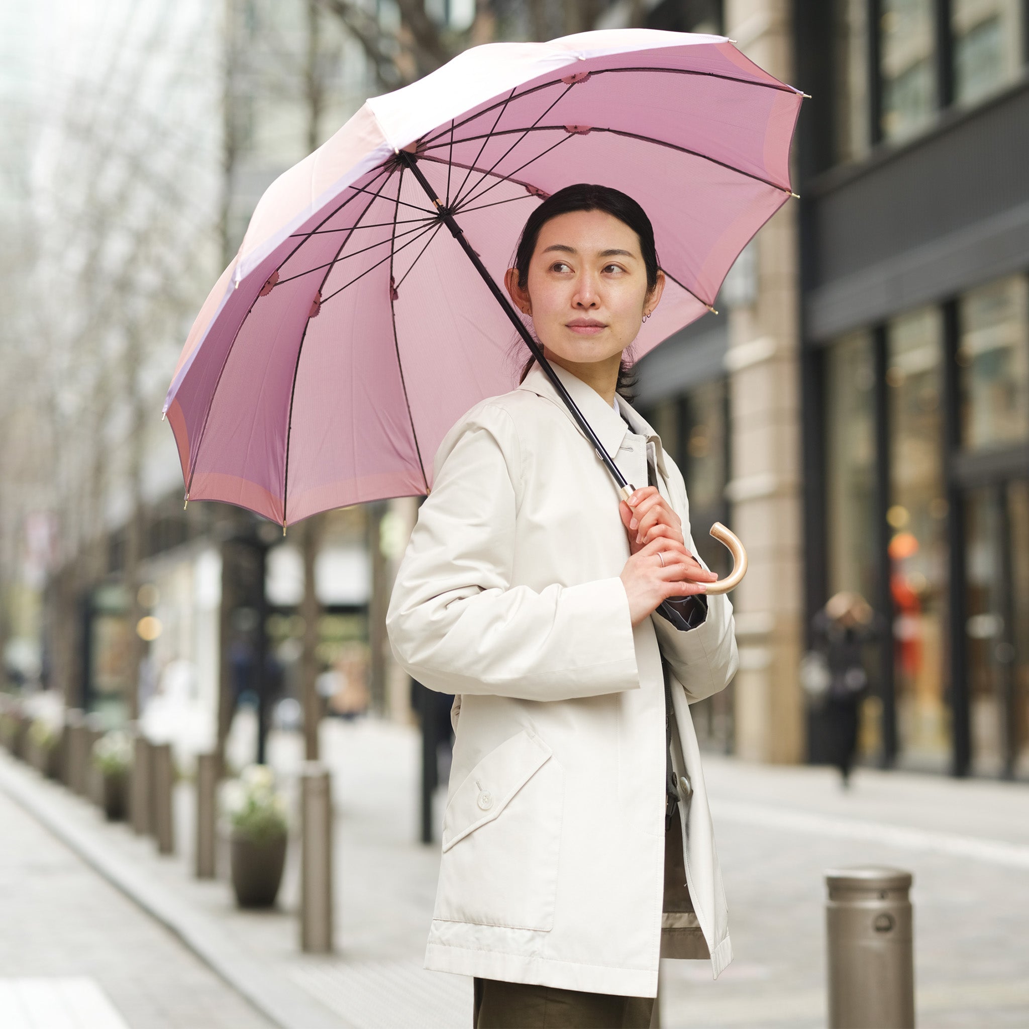 晴雨兼用 レディース SCENE グログランシャンブレー ピンク 長傘 使用イメージ