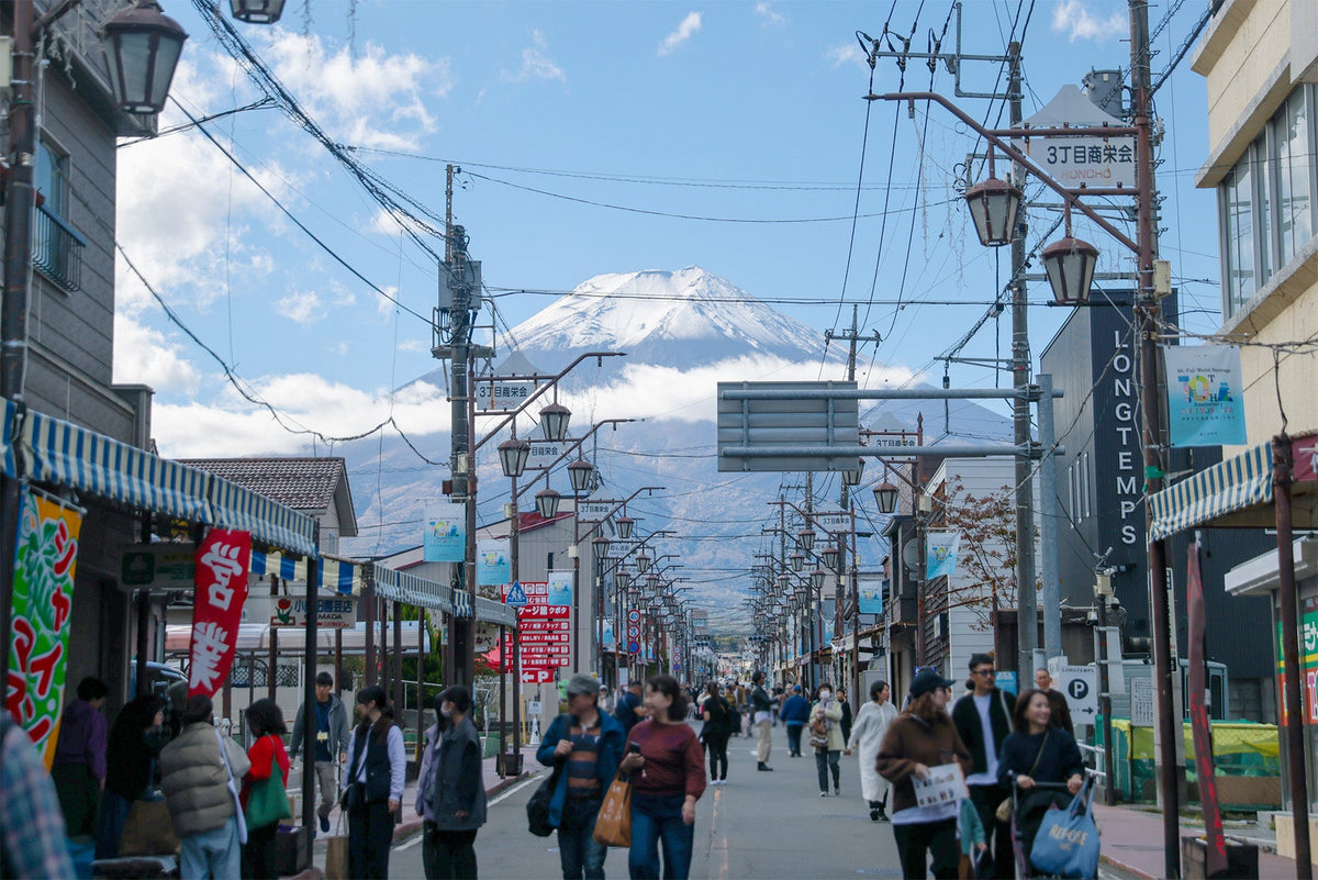 富士山と富士吉田市の街並み