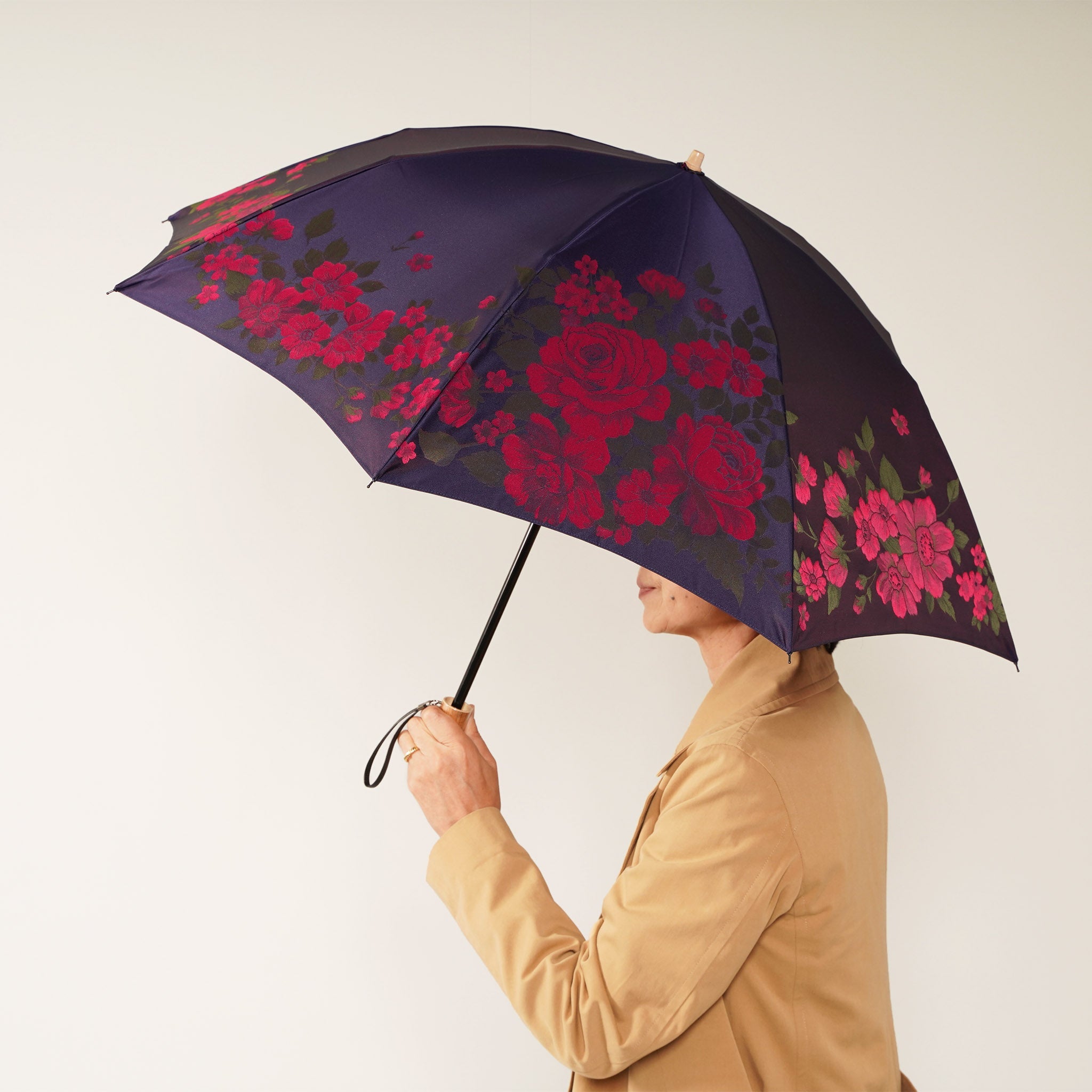 晴雨兼用　レディース　絵おり　大バラ　ネイビー　折りたたみ傘　サイズイメージ