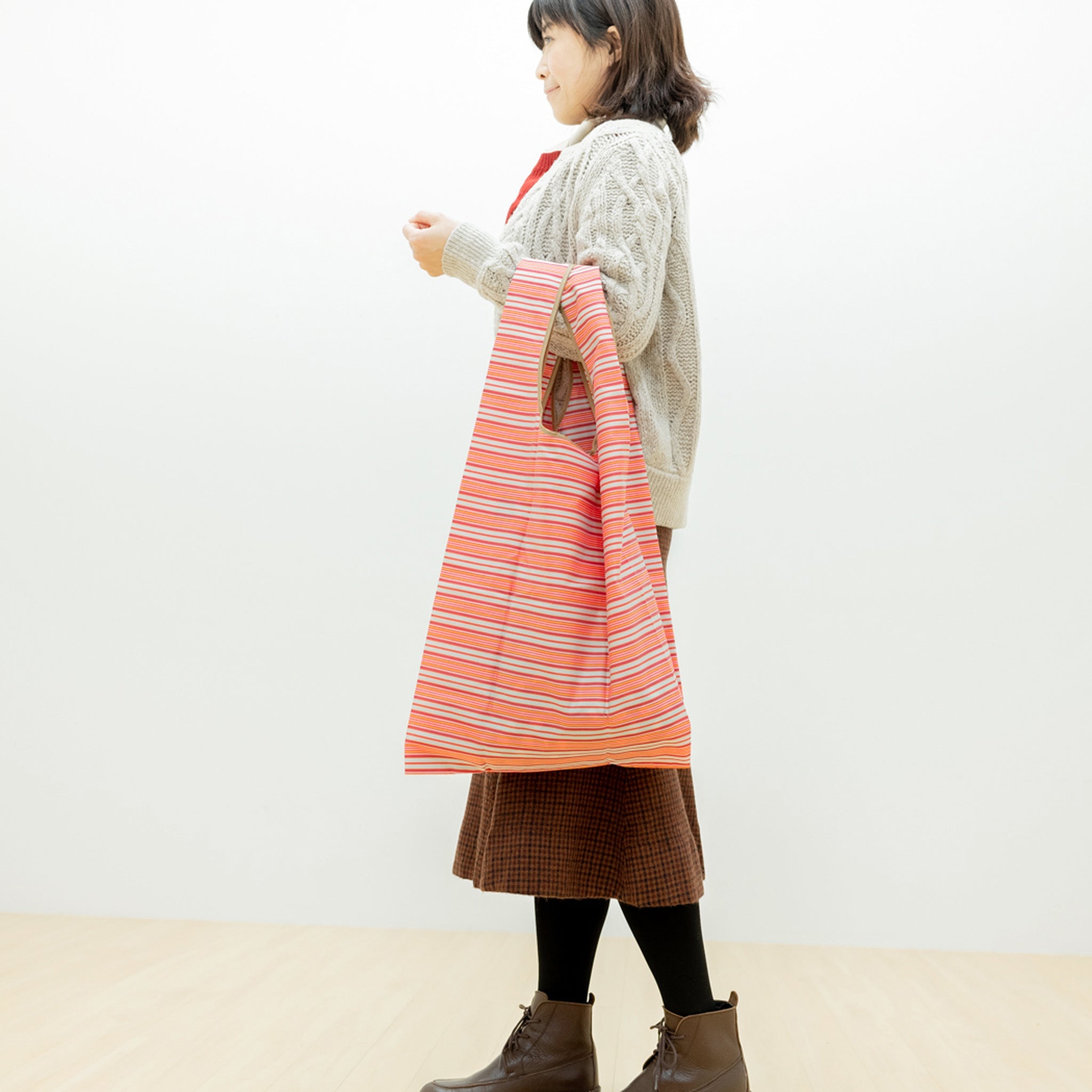 tute(テューテ)　　Size：大　スカーレット　使用イメージ