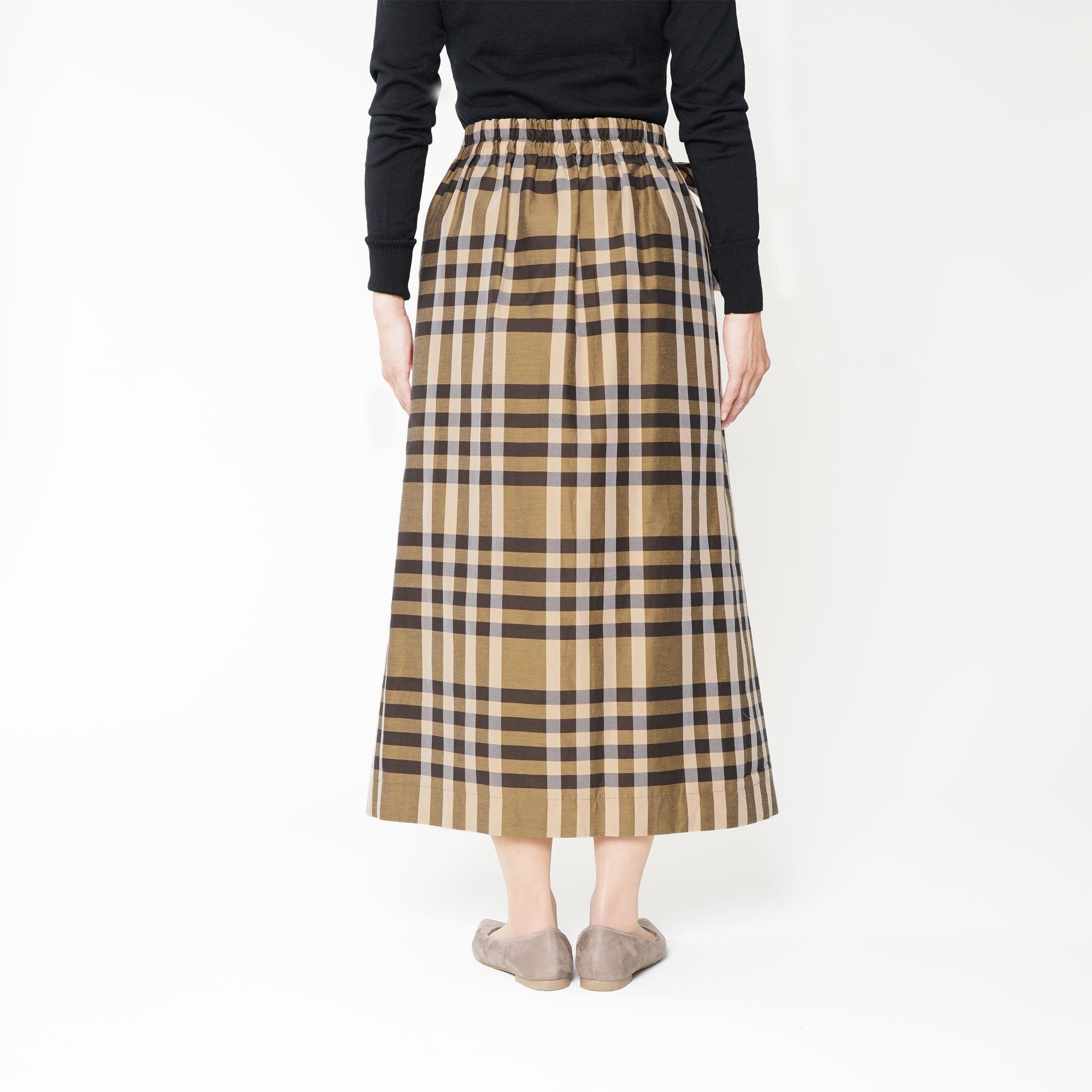 clotho ロング巻きスカート　ベージュ　背面