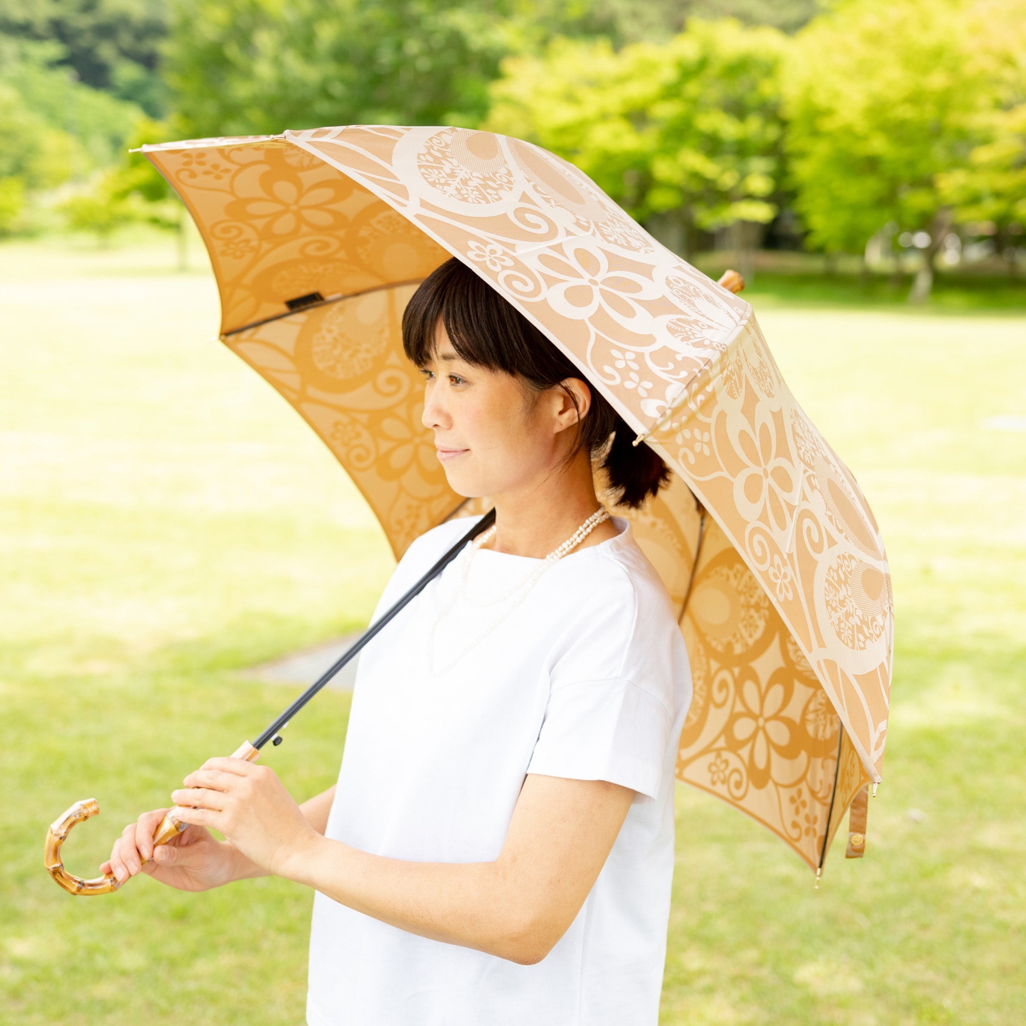 晴雨兼用　レディース　kirie　蝶々　ハニーマスタード　長傘