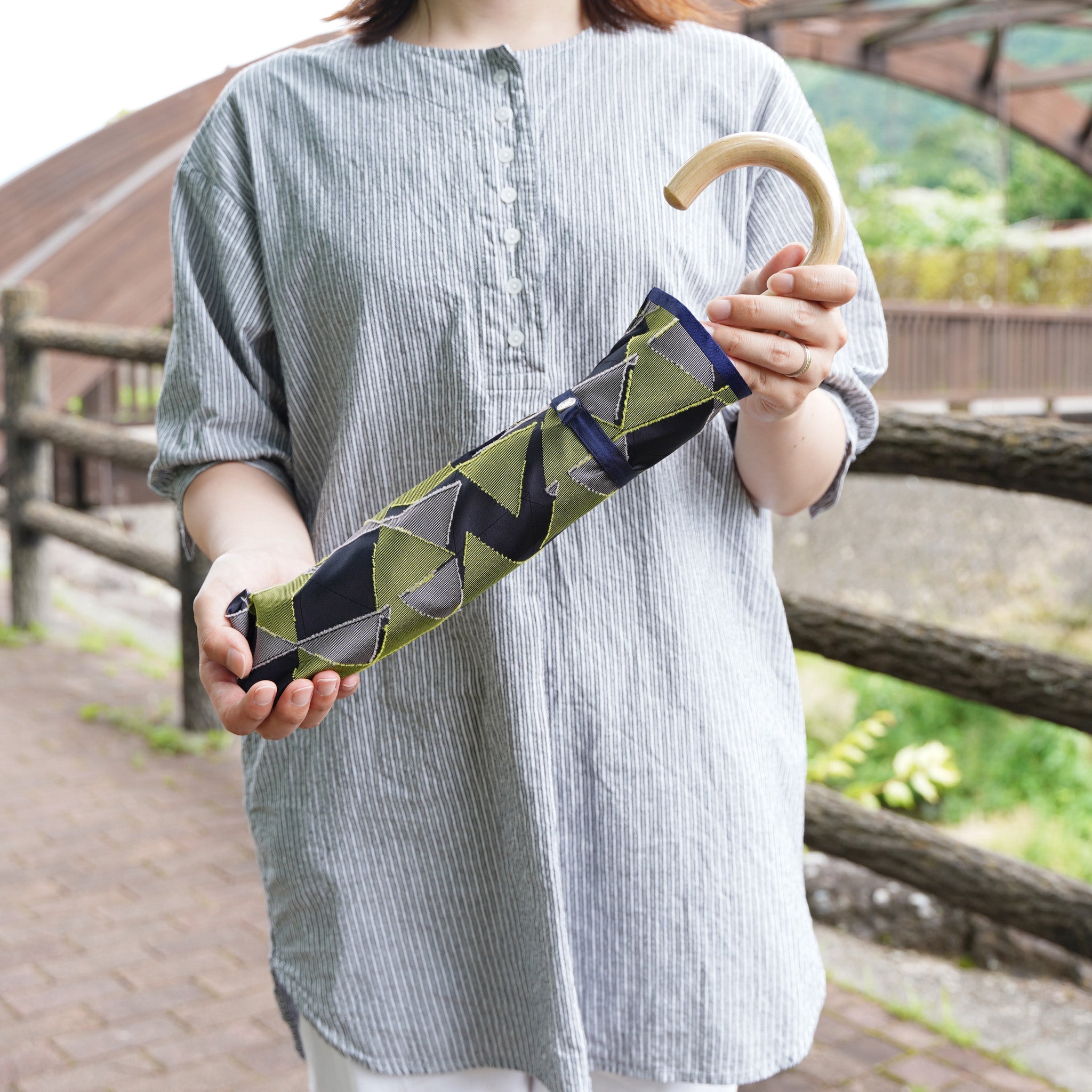 晴雨兼用　レディース　fusion　RIBBON　ネイビー　折りたたみ傘　サイズイメージ